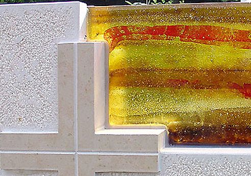 Grabmalkunst mit Schmelzglas