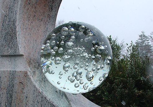 Glaskugel klar mit Luftblasen