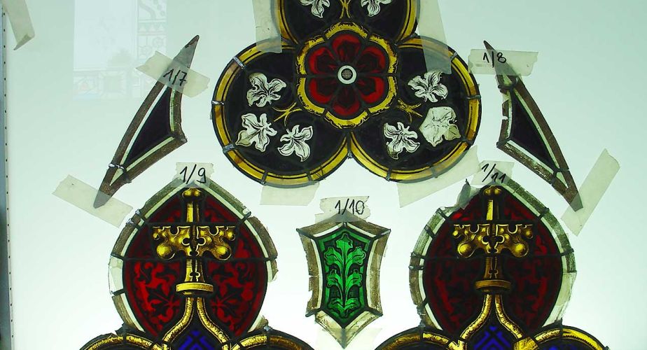 Sanierung der Kirchenfenster in Berikon Restauration Spitzbogenfeld