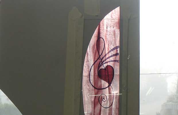 Grabmalkunst mit Glasmotiv "Notenschlüssel"