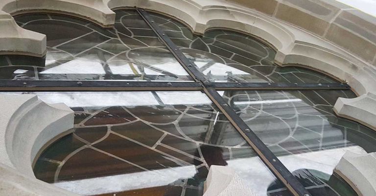 Restaurationsglas fuer Kirchenfenster