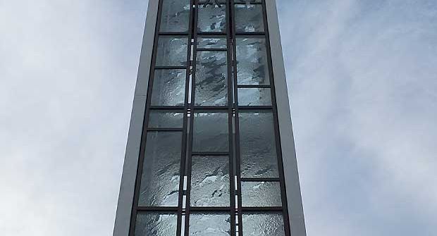Bettingen Glockenturm-Verglasung aus Schmelzglas