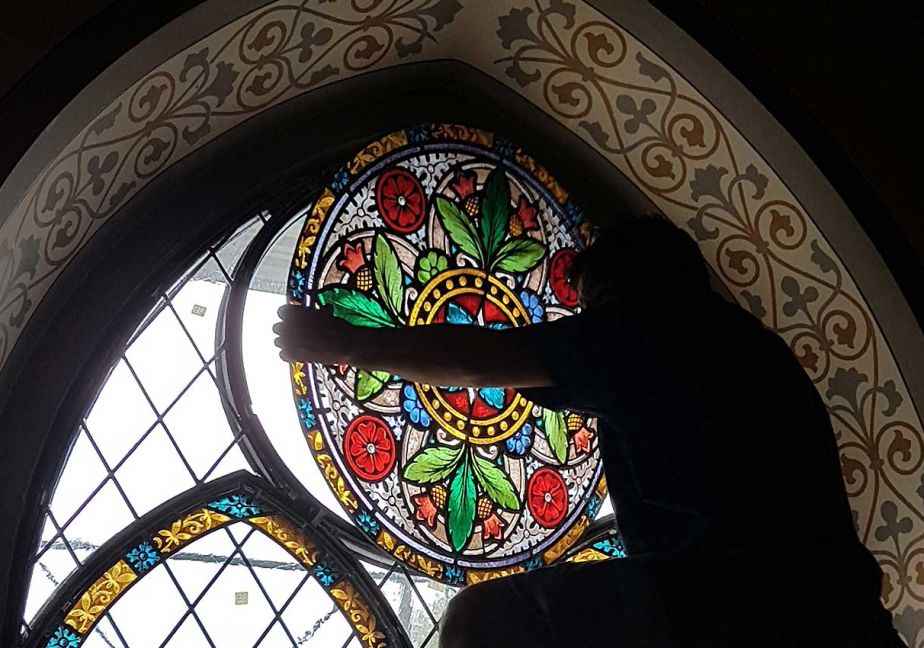 Renovation Kirchenfenster, Wiedereinbau