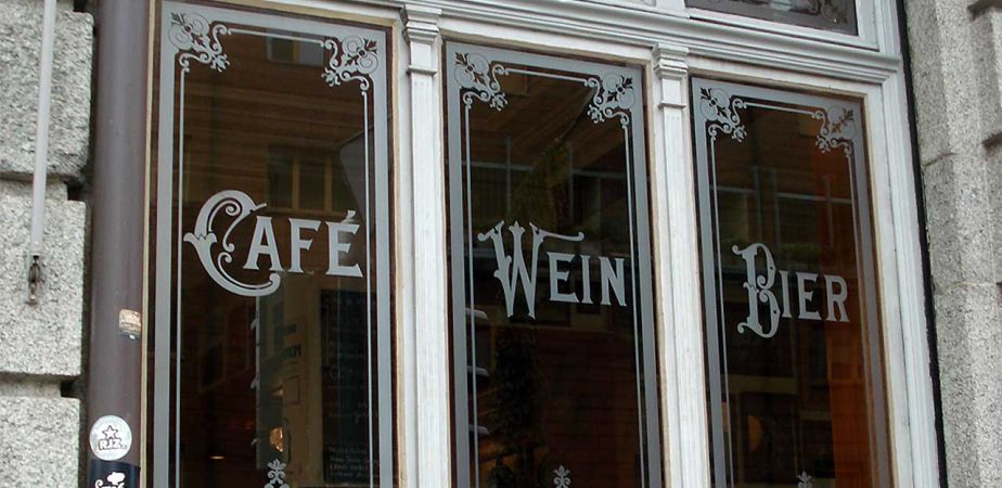 Sandstrahlbeschriftung auf Glas
