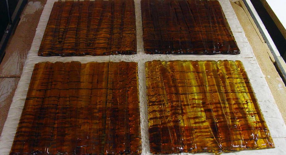 Schmelzglas Farbvariationen Gold