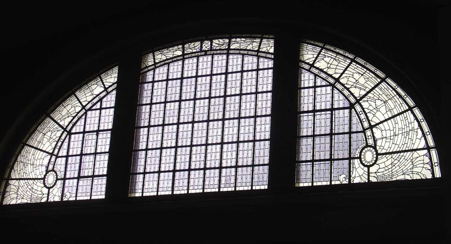 Saniertes Kirchenfenster Kirche Hottingen