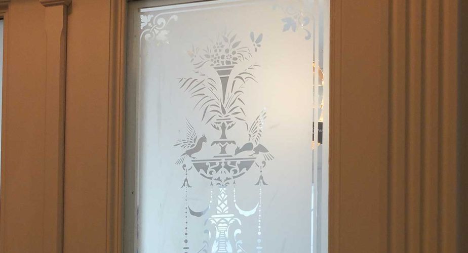 Sandstrahlmotiv auf Glas in Jugendstiltüren