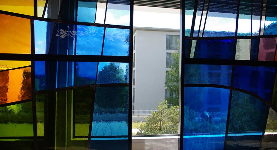 Kunstverglasung mit mundgeblasenem Echtantikglas, Bethesda Kirche Küsnacht