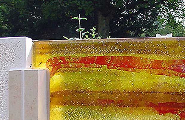 Grabmalkunst mit Schmelzglas
